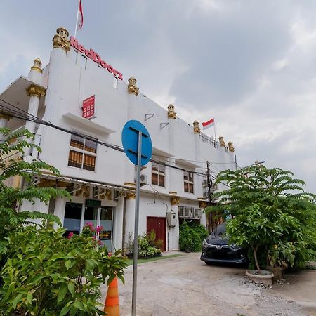 Reddoorz Syariah Near Universitas Borobudur Jakarta Exterior photo