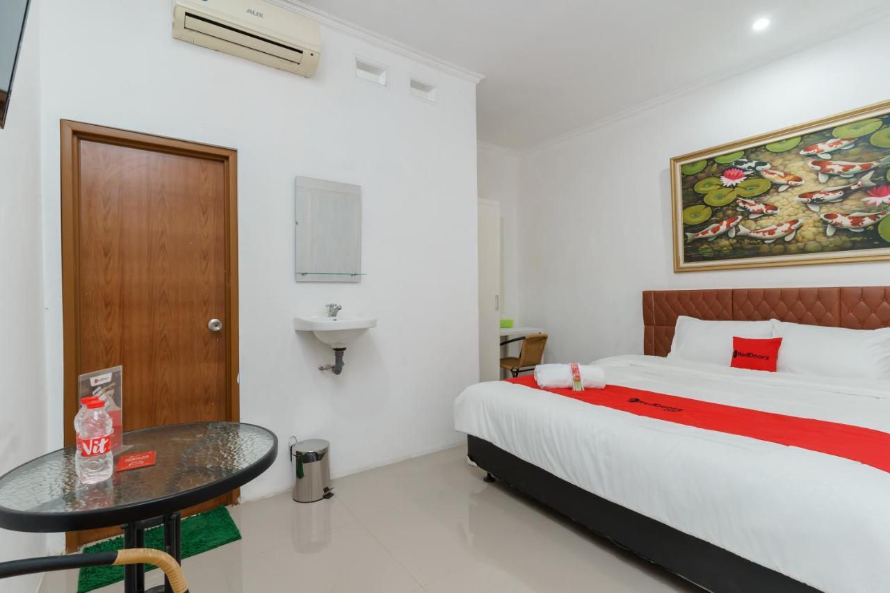 Reddoorz Syariah Near Universitas Borobudur Jakarta Exterior photo