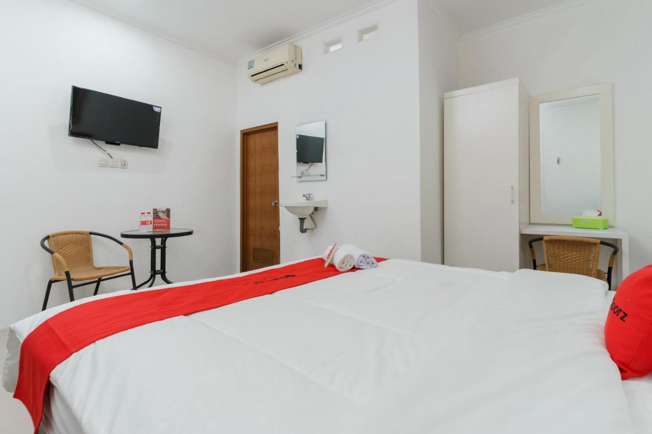 Reddoorz Syariah Near Universitas Borobudur Jakarta Exterior photo
